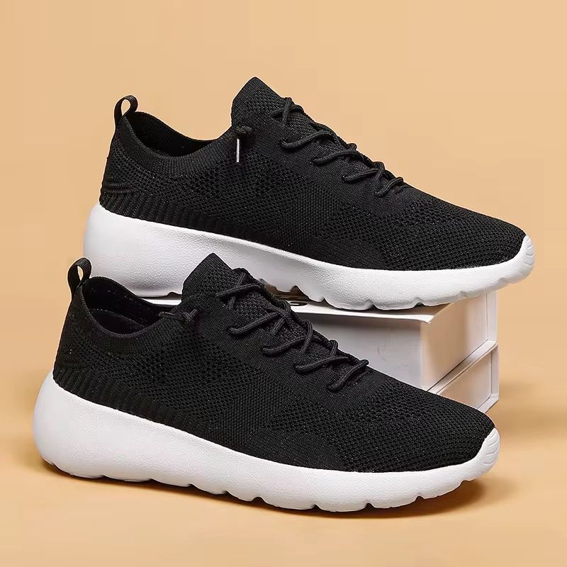 حذاء قماش عصري وجذاب وكمان خفيف ومريح للقدم