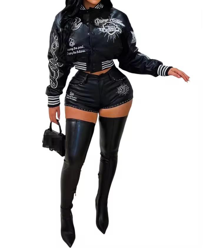 طقم نسائي جكيت و شورت مطرز مع الشورت