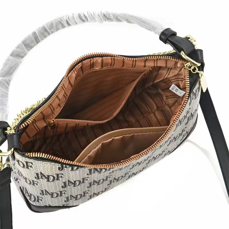 حقائب يد نسائيه كاجوال بتصميم بسيط وعصرى