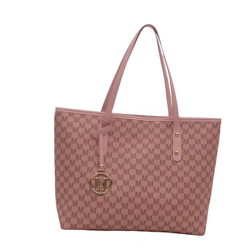 حقيبه نسائيه كبيره فاخره وجديده M